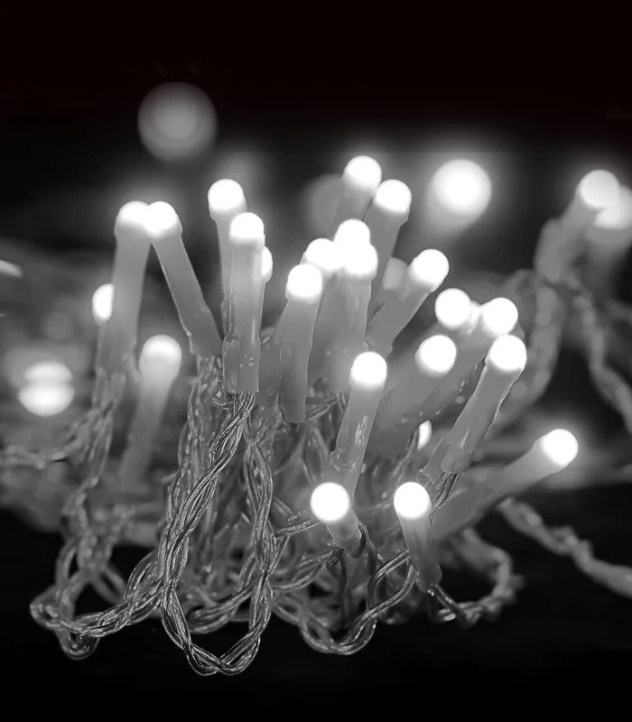 Kalėdinė girlianda - varvekliai 12 m, ŠALTAI BALTA. 300 LED su BLUE FLASH funkcija