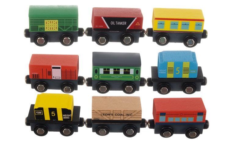 Medinis traukinukas su magnetu